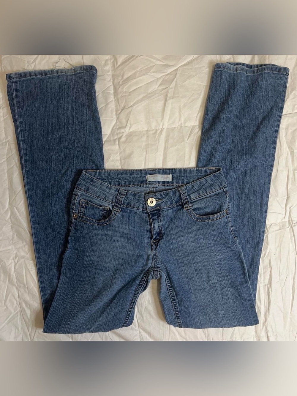 No Boundaries Women's Straight Leg Blue Denim Jeans